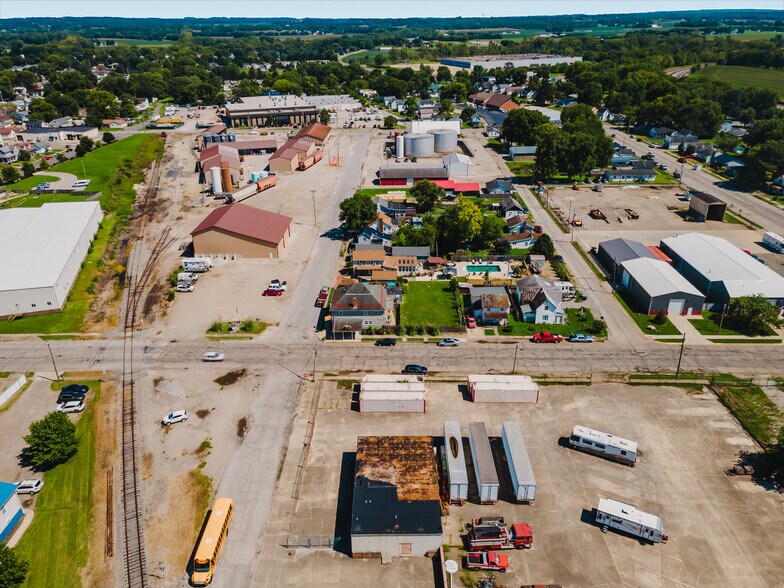 More Photos Of 706 S Washington St, Circleville Bar For Sale
