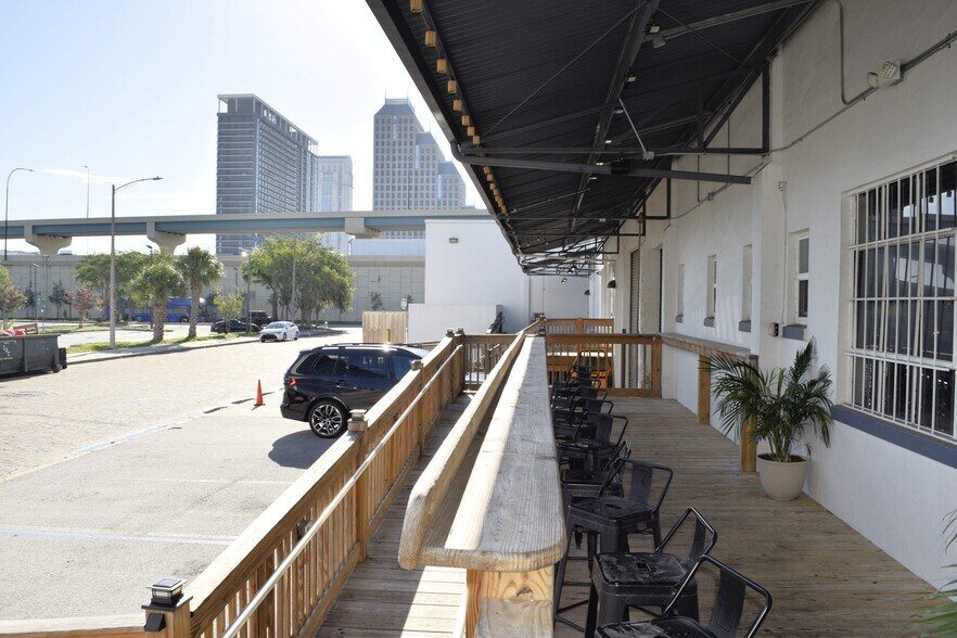 More Photos Of 400 W Pittman St, Orlando Light Distribution For Lease