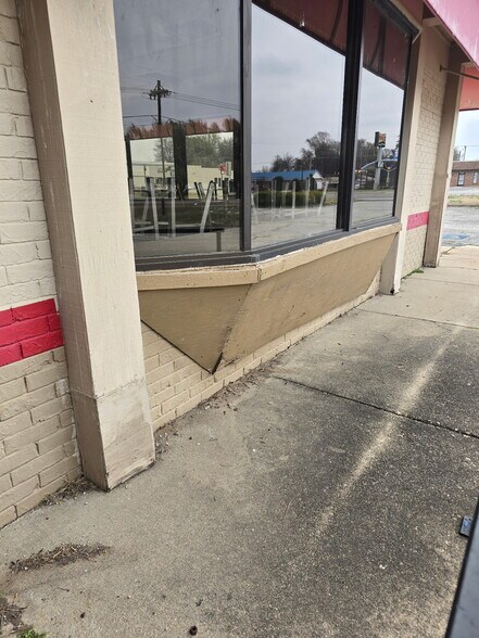More Photos Of 1136 1st St, Kennett Fast Food For Sale