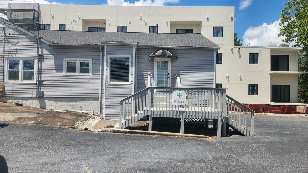 More Photos Of 326 Sandy Springs Cir, Atlanta Freestanding For Lease