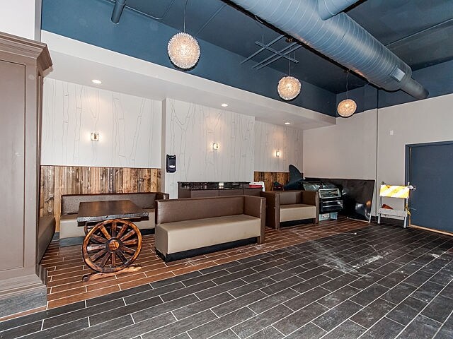 More Photos Of 4651 N Greenview Ave, Chicago Apartments For Lease