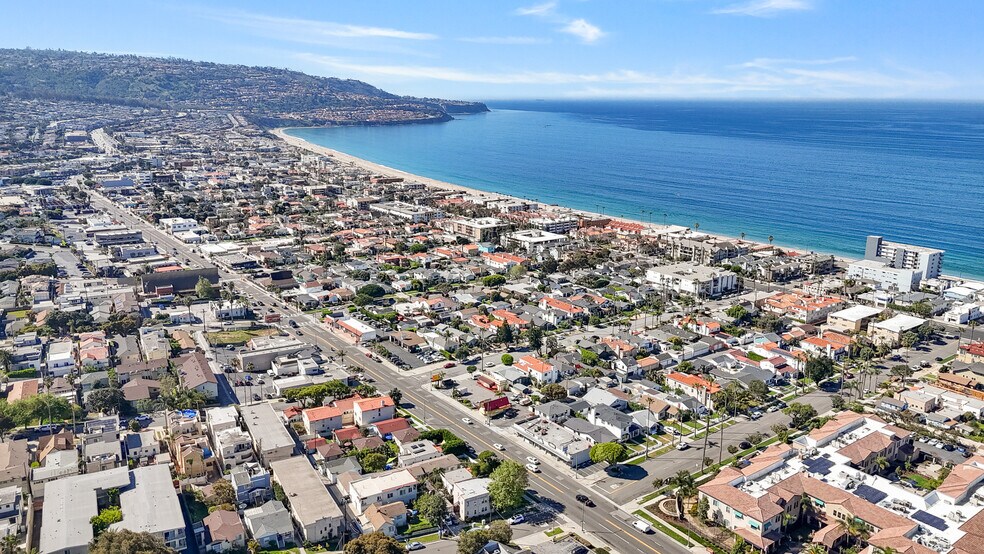 More Photos Of 921 Pacific Coast Highway, Redondo Beach General Retail For Sale