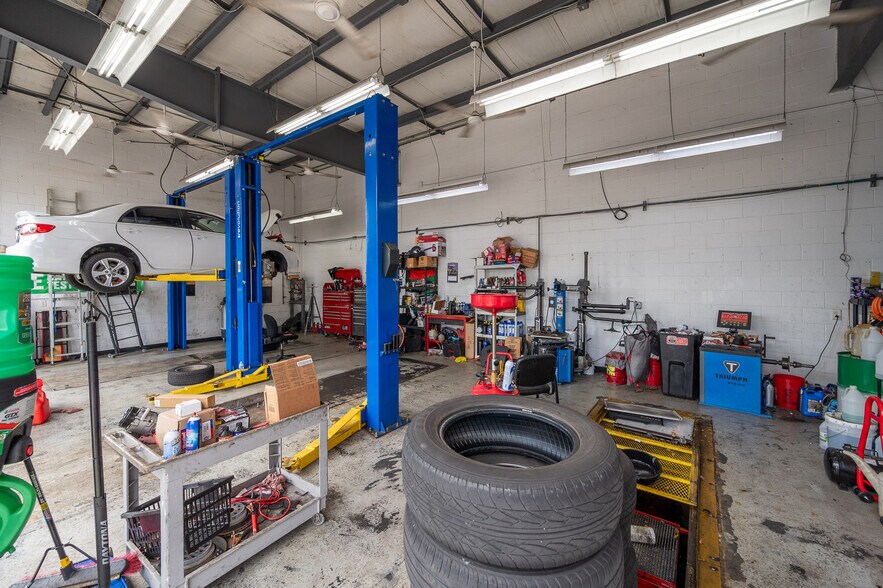 More Photos Of 8090 Gladiolus Dr, Fort Myers Carwash For Sale