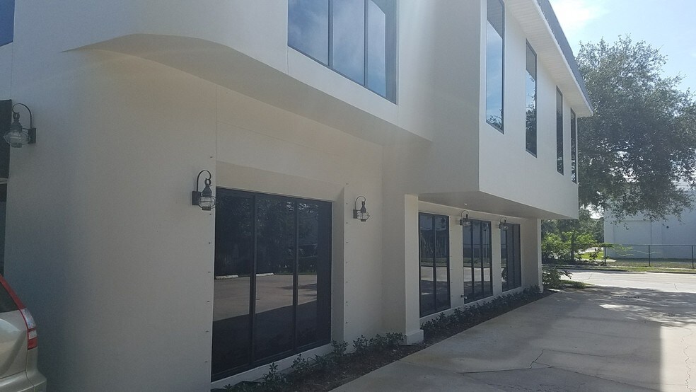 More Photos Of 505 Beachland Blvd, Vero Beach Office For Lease