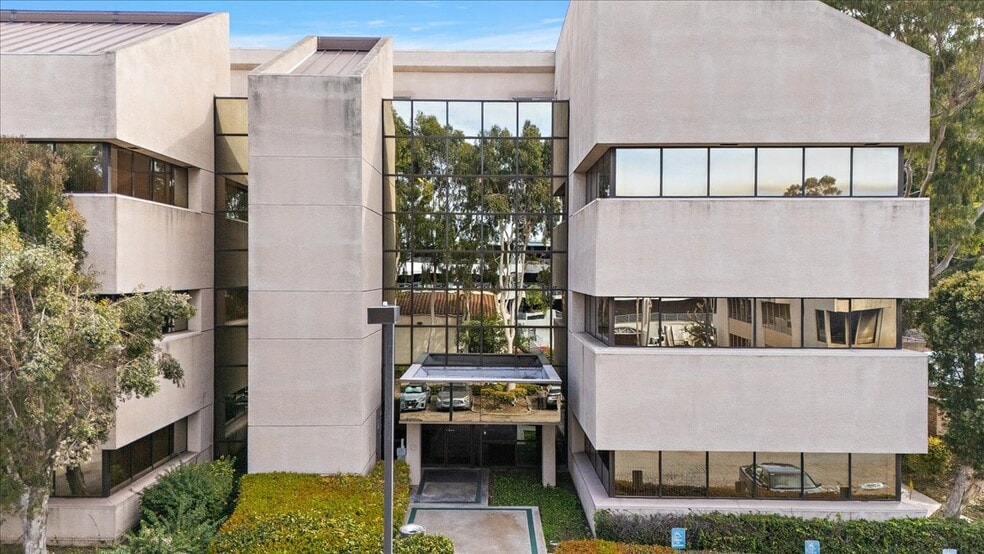 More Photos Of 3633 Camino del Rio S, San Diego Medical For Lease
