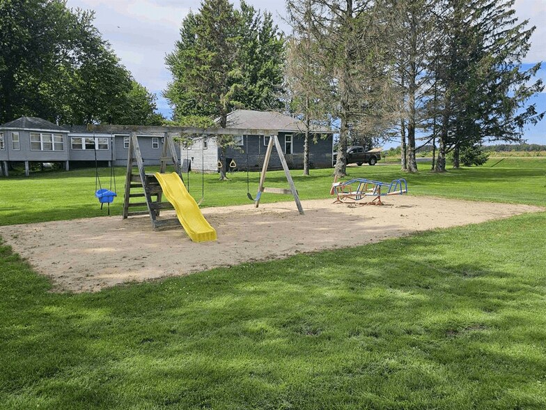 More Photos Of 5591 County A hwy, Arpin Trailer Camper Park For Sale