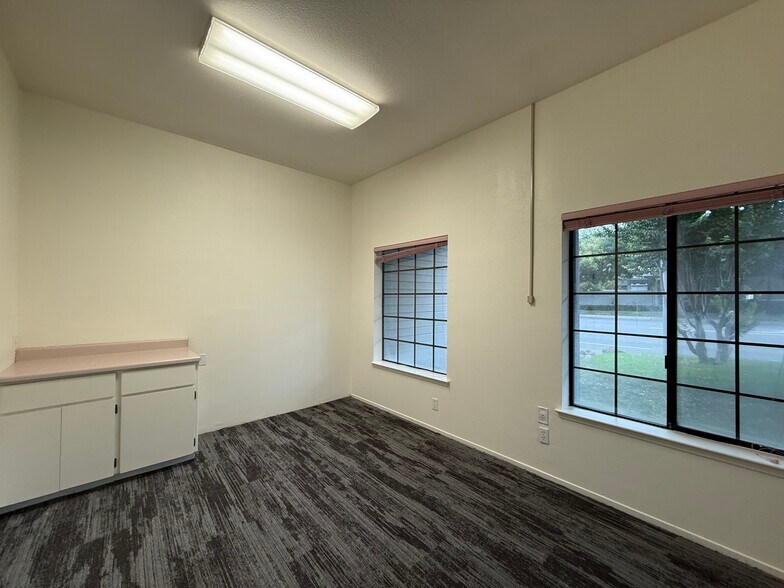 More Photos Of 2889 Cohasset Rd, Chico Office For Lease