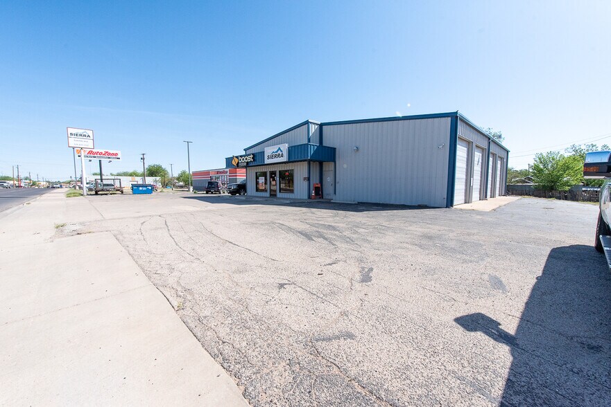 More Photos Of 1211 Lamar St, Sweetwater Flex For Sale