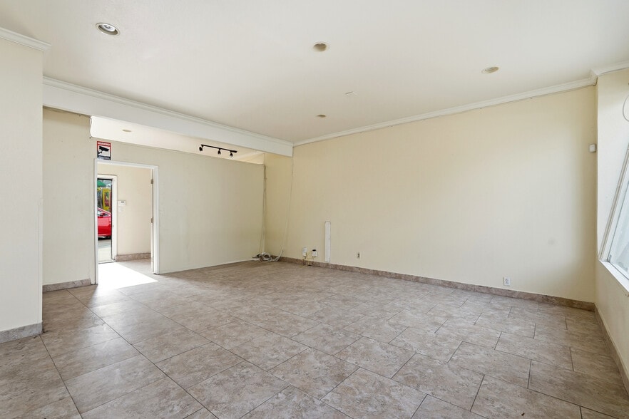 More Photos Of 2048-2050 W Florence Ave, Los Angeles Office For Sale