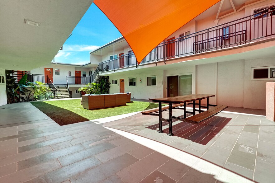 More Photos Of 700 S 6th St, Burbank Apartments For Sale