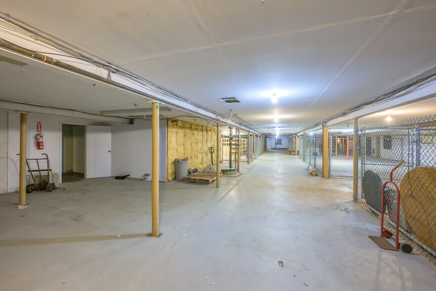 More Photos Of 749 Warren St, Hudson Flex For Sale
