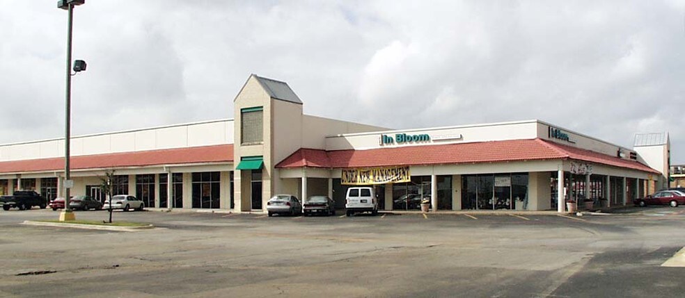 More Photos Of 1326-1392 W Main St, Lewisville Unknown For Lease