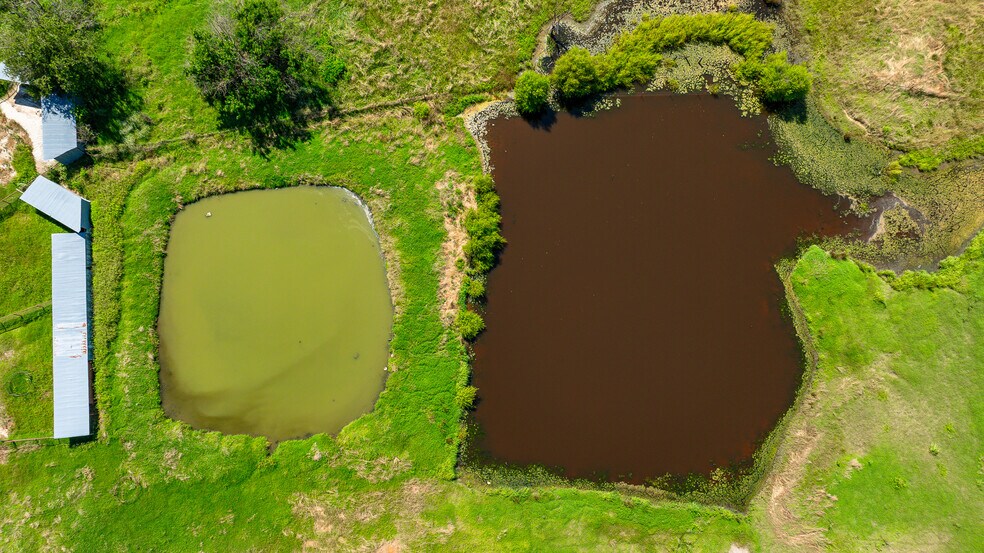 More Photos Of 1853 S Broadway St, Coalgate Flex For Sale