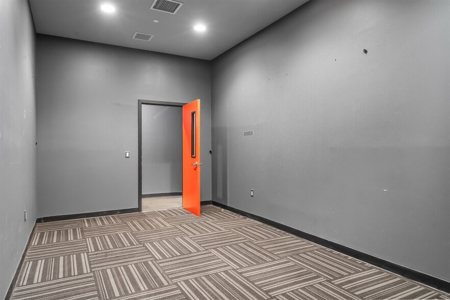 More Photos Of 327 Douglass St, Brooklyn Storefront For Sale