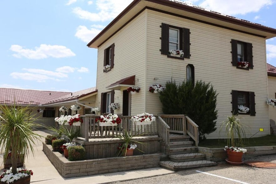 More Photos Of 8500 Road 164, Listowel Hotel For Sale