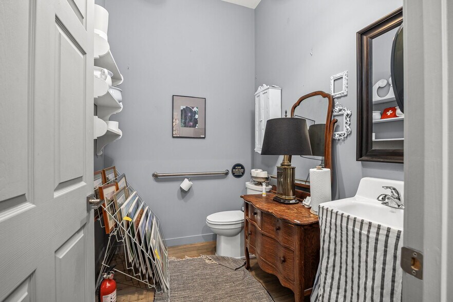 More Photos Of 2702 Ashland Ave, Saint Joseph Freestanding For Sale