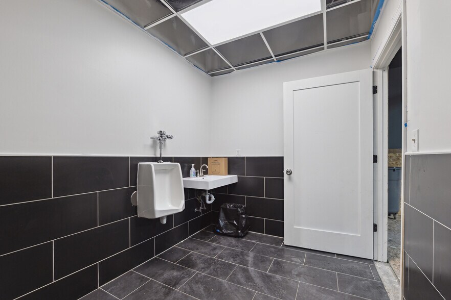 More Photos Of 2502 E Michigan Ave, Ypsilanti Freestanding For Lease