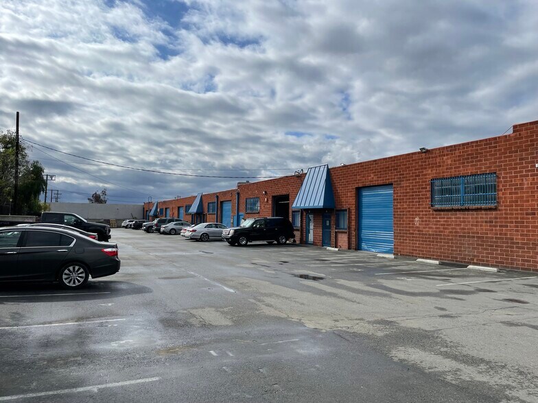 More Photos Of 11070 Fleetwood St, Sun Valley Warehouse For Lease
