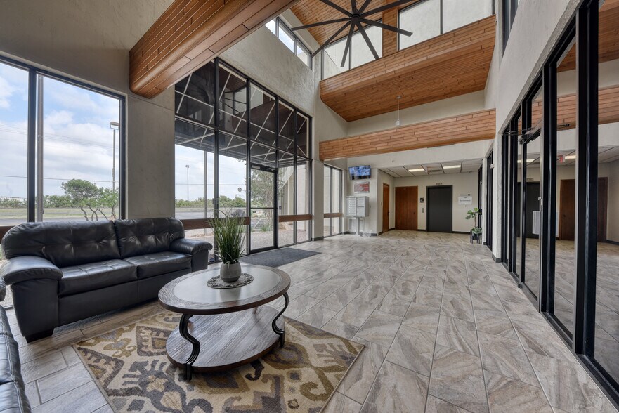 More Photos Of 700 W FM 78, Cibolo Medical For Lease