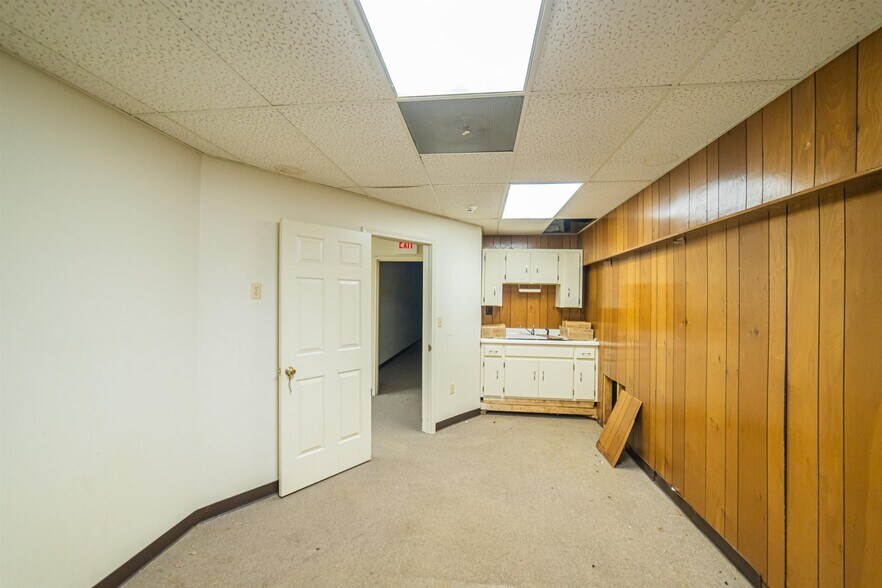 More Photos Of 703 Jefferson St, Paducah Office For Sale