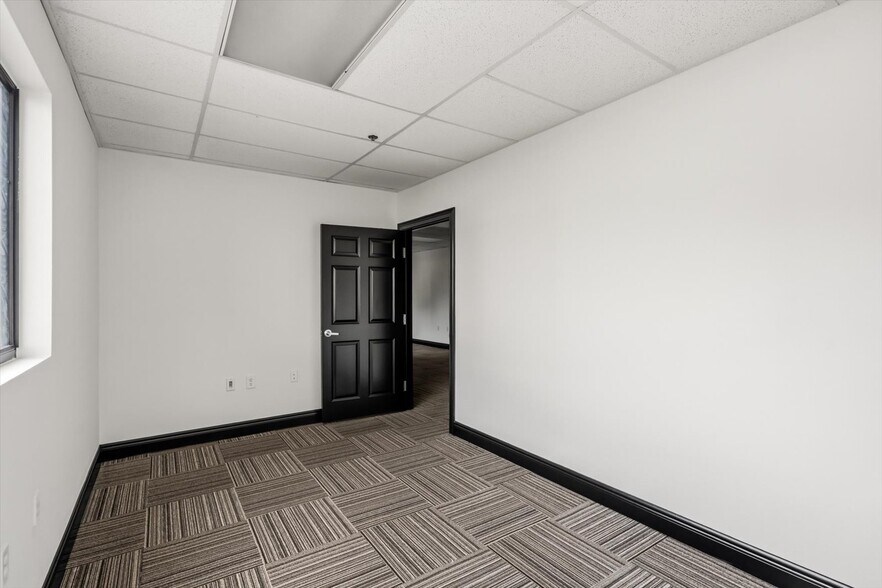 More Photos Of 1490 Sunshadow Dr, Casselberry Loft Creative Space For Lease