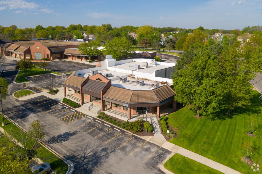More Photos Of 12122-12136 State Line Rd, Leawood Freestanding For Lease