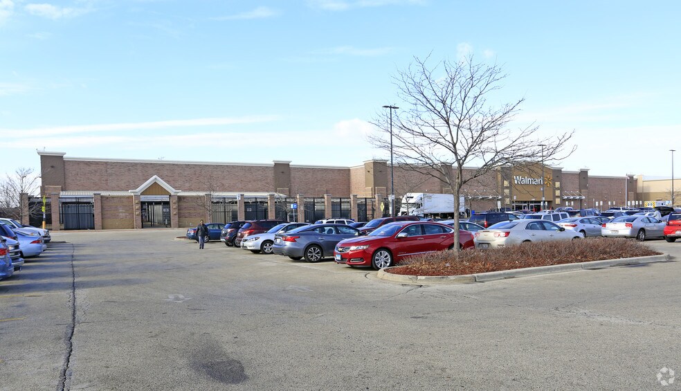 More Photos Of 2500 W 95th St, Evergreen Park Department Store For Lease