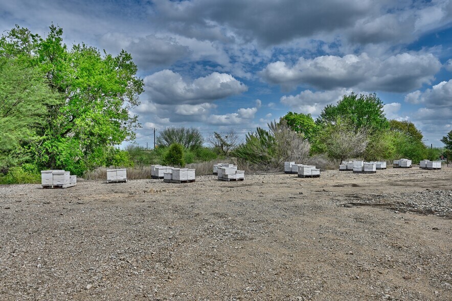 More Photos Of 1030 Dixie Rd, Brenham Land For Sale