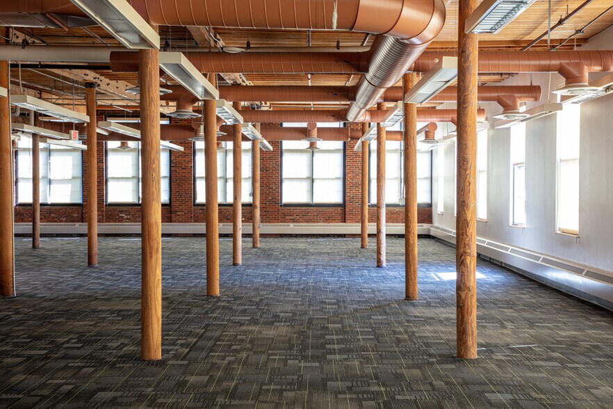 More Photos Of 140 Mill St, Lewiston Office Residential For Sale