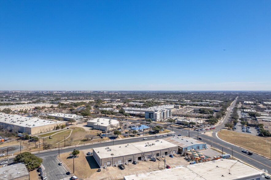 More Photos Of 2340 W Braker Ln, Austin Unknown For Lease