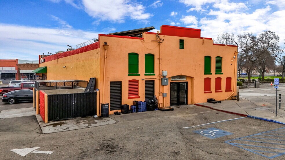 More Photos Of 217 S L St, Dinuba Freestanding For Sale