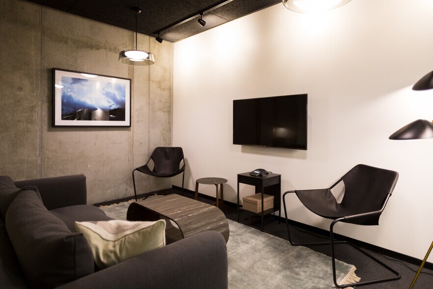More Photos Of 231 S LaSalle St, Chicago Coworking Space