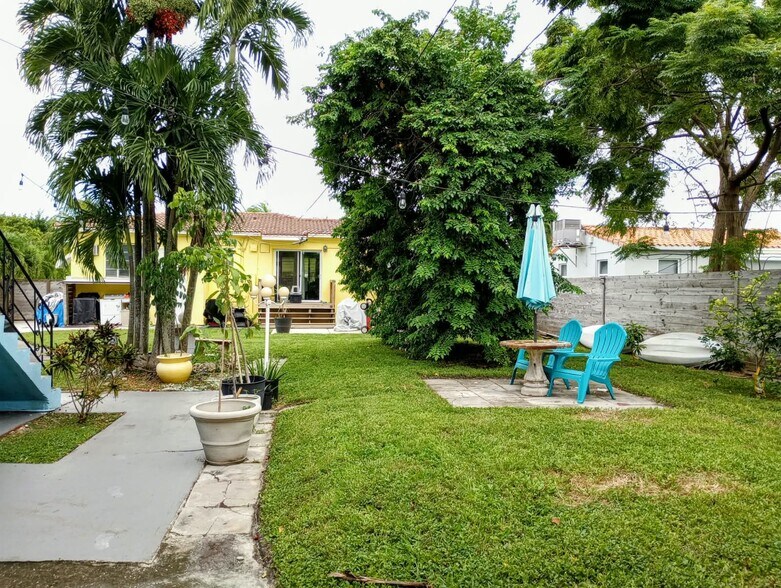 More Photos Of 2463 Dewey St, Hollywood Multifamily For Sale
