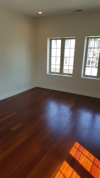 More Photos Of 720 W 47th St, Chicago Apartments For Lease