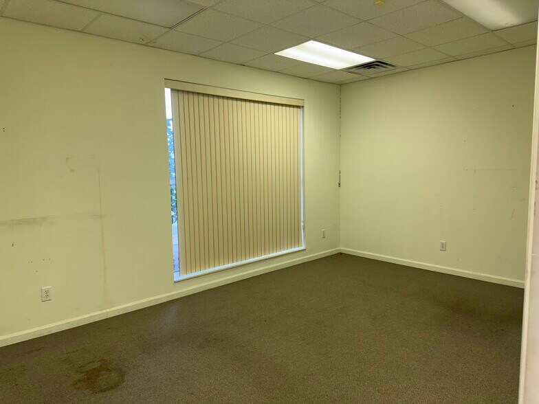 More Photos Of 103 Industrial Park Dr, Perry Distribution For Lease