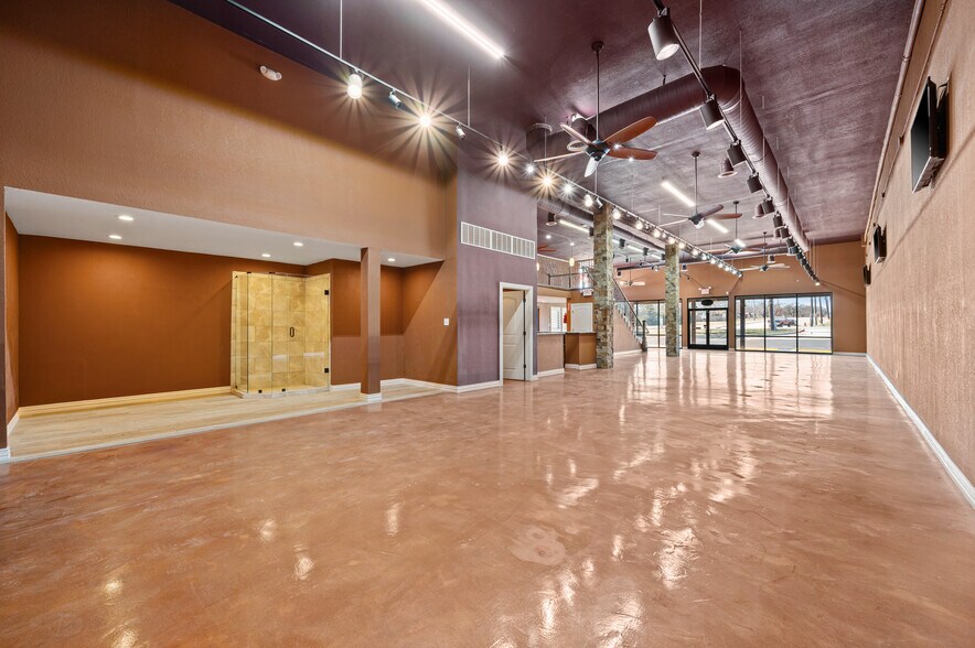 More Photos Of 7716 Davis Blvd, North Richland Hills Storefront For Lease