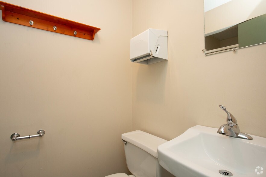 More Photos Of 101 Industrial Park Rd, Vernon Manufacturing For Lease