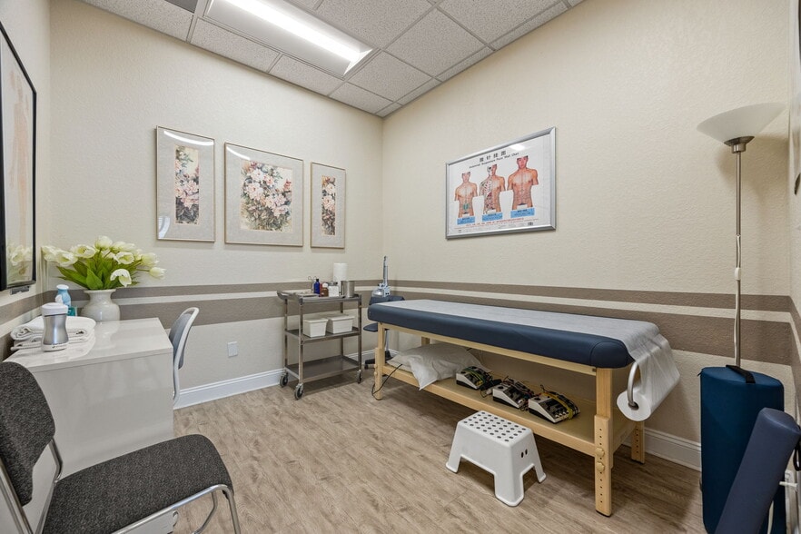 More Photos Of 4966-4968 Royal Gulf Cir, Fort Myers Medical For Sale