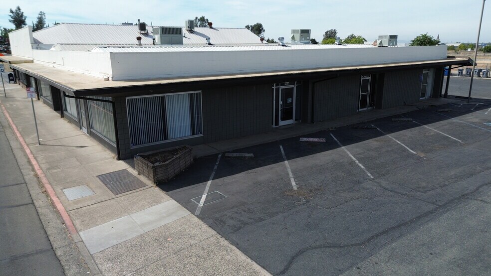 More Photos Of 2358-2368 Lincoln St, Oroville Office For Lease