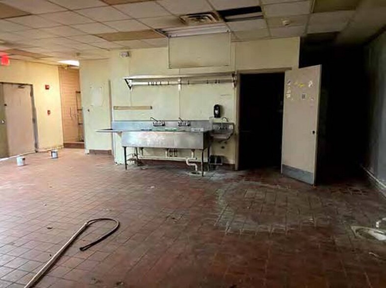 More Photos Of 1421 Murrays Chapel Rd, Sweetwater Hotel For Sale