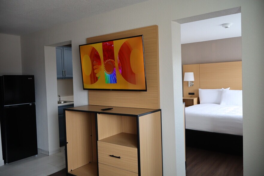 More Photos Of 3521 Lake City Hwy, Warsaw Hotel For Sale