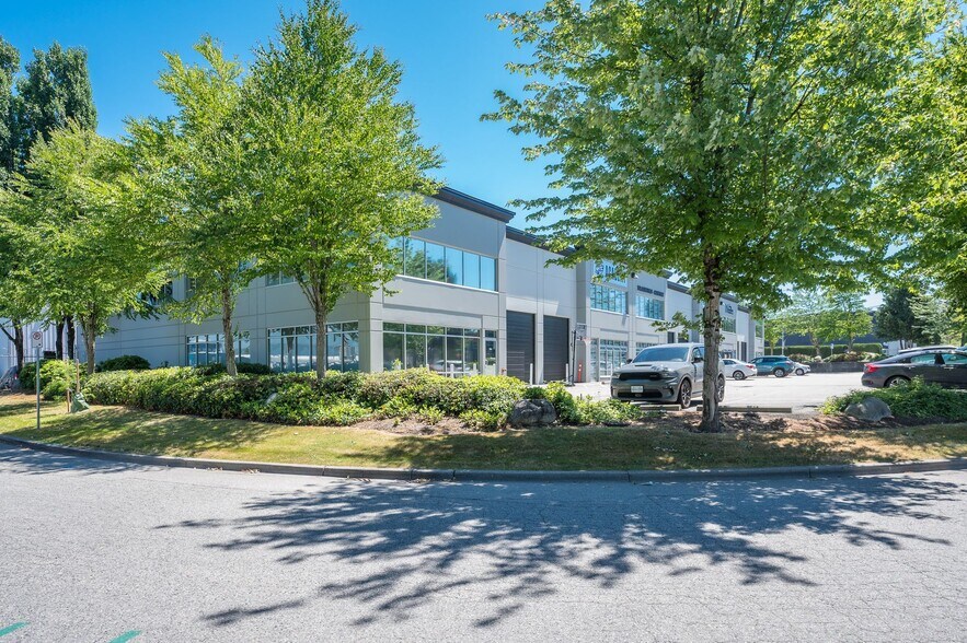 More Photos Of 9770 196 A St, Langley Twp Showroom For Lease
