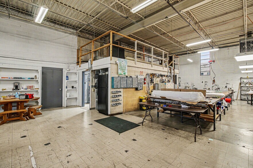 More Photos Of 600 Northland Blvd, Forest Park Warehouse For Sale
