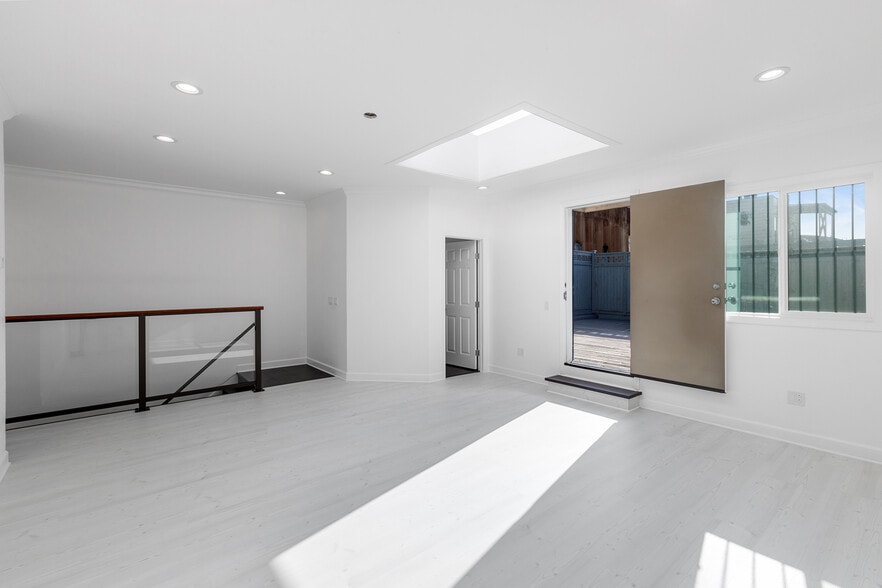 More Photos Of 49 Duboce Ave, San Francisco Warehouse For Lease