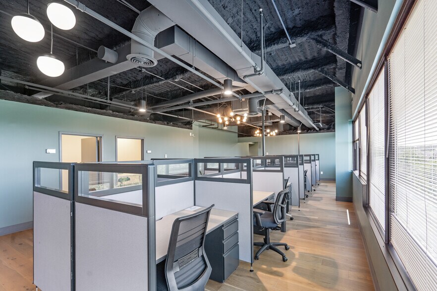 More Photos Of 200 W Towsontown Blvd, Towson Coworking Space