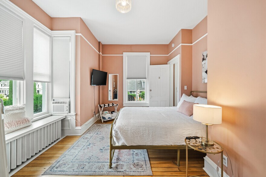 More Photos Of 371 Water St, Excelsior Hospitality For Sale