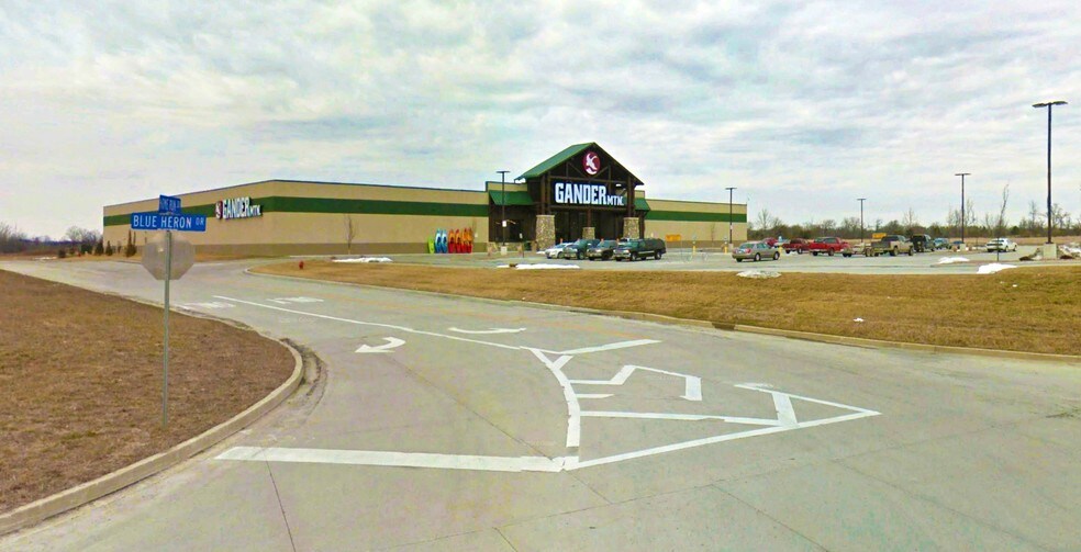 Primary Photo Of 2480 Blue Heron Dr, Marion Freestanding For Lease