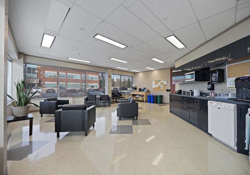 More Photos Of 7236 10th St NE, Calgary Flex For Sale