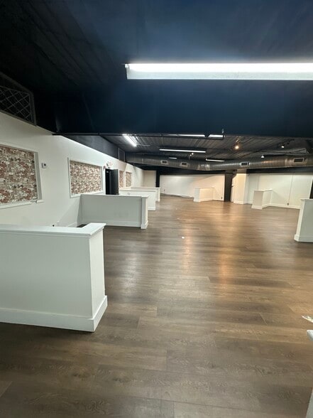 More Photos Of 5708 N Shepherd Dr, Houston Unknown For Lease