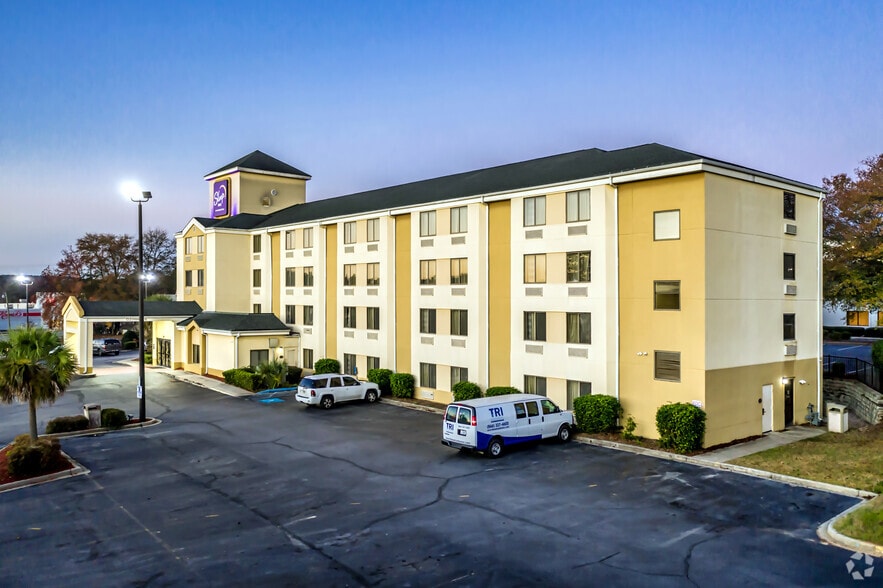 More Photos Of 1901 Rockland Rd, Columbia Hotel For Sale